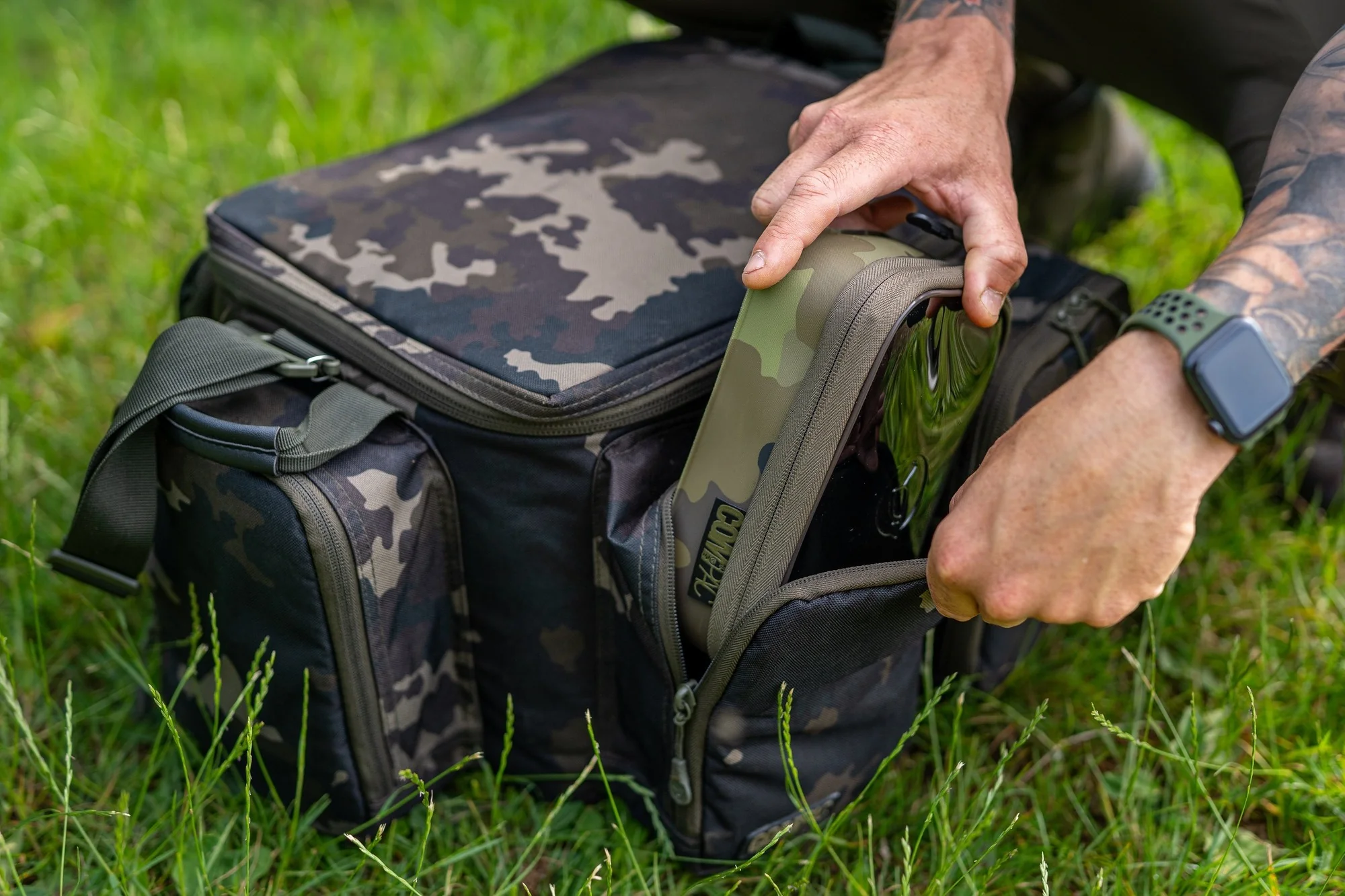 Korda Compac Medium Carryall Dark Kamo - Image 4